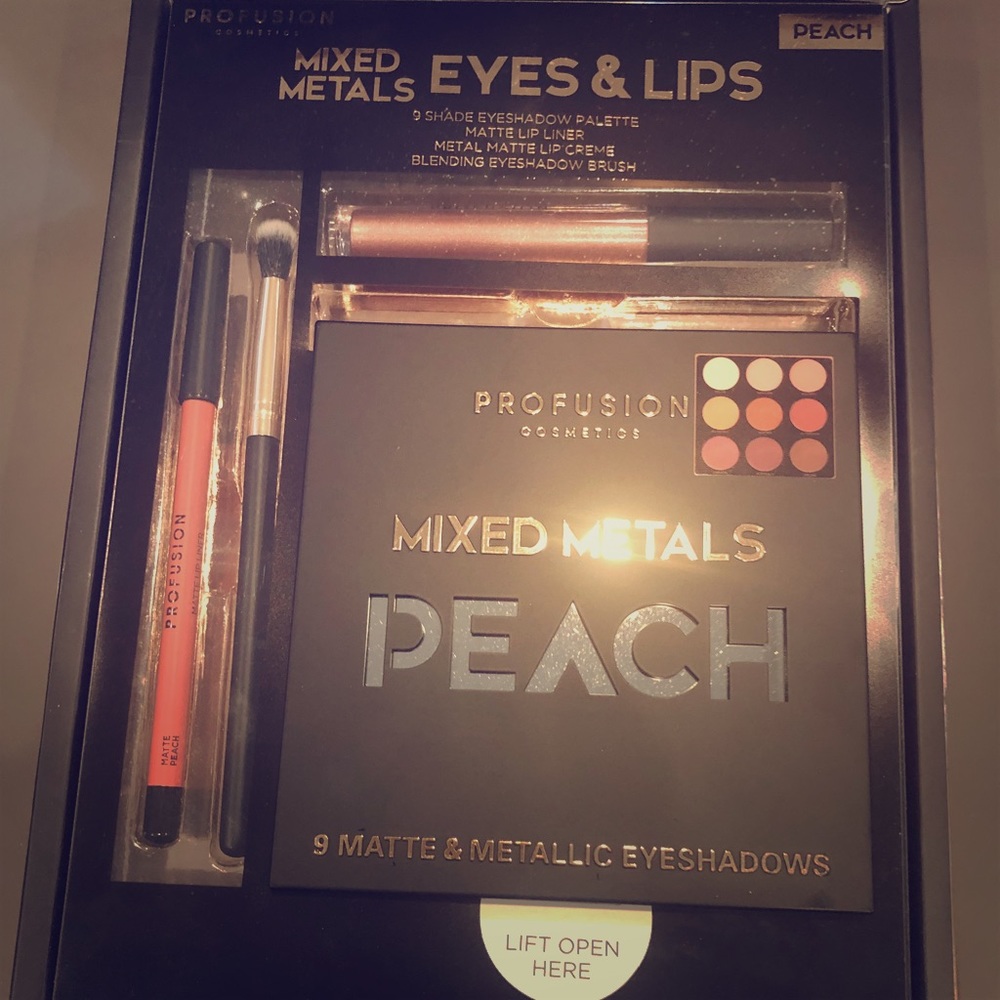 Profusion make up kit.